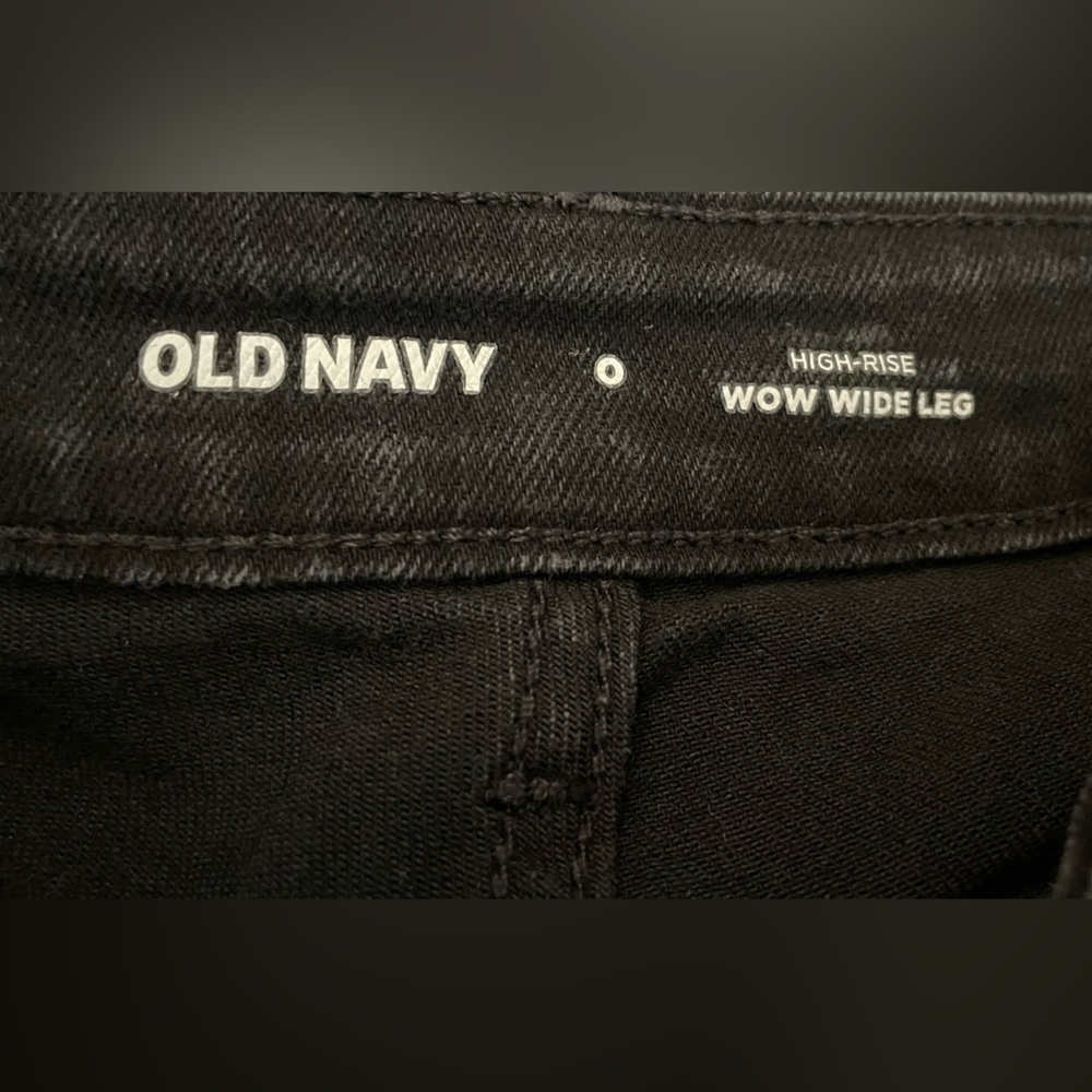 141. Old Navy Wow Wide Leg Jeans, Size 0, used condition - Picture 2 of 3